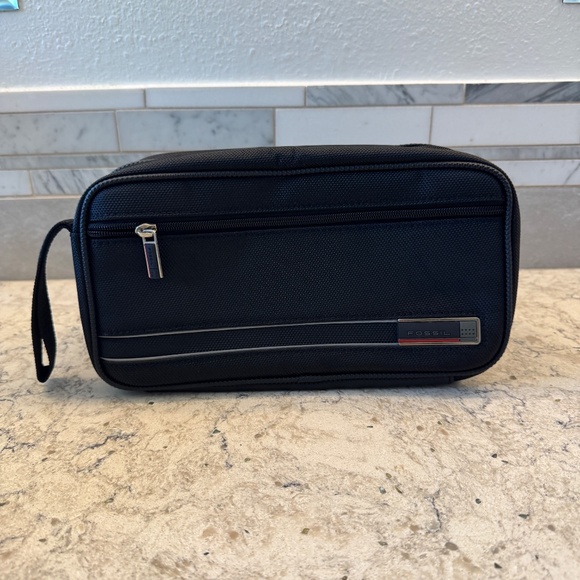 Fossil Travel Toiletry Bag in black stylish practical accessory perfect for men - Picture 3 of 13
